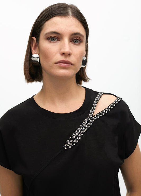 Sleeveless top with rhinestone opening on the side of the neckline