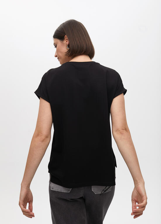 Sleeveless top with rhinestone opening on the side of the neckline